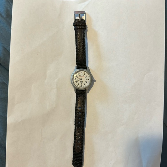 Ladies Timex Expedition watch with date. - Picture 2 of 4